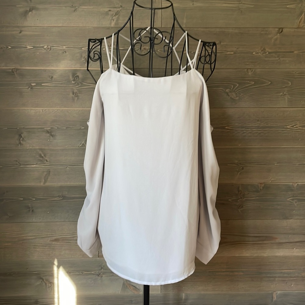 Daily look gray off the shoulder, cut out blouse